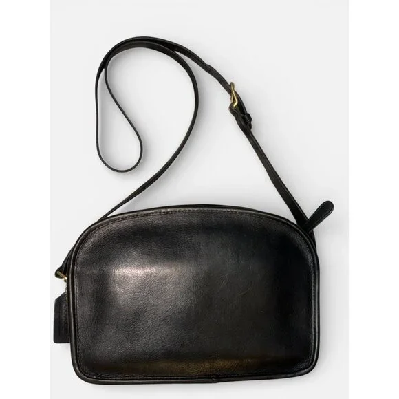 VTG Coach Camera Bag 9760 Black Leather Brass Crossbody Mid-80s NYC + Hang Tag - Picture 4 of 9